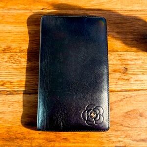 Chanel Goatskin Camellia Embossed Yen Wallet Black
